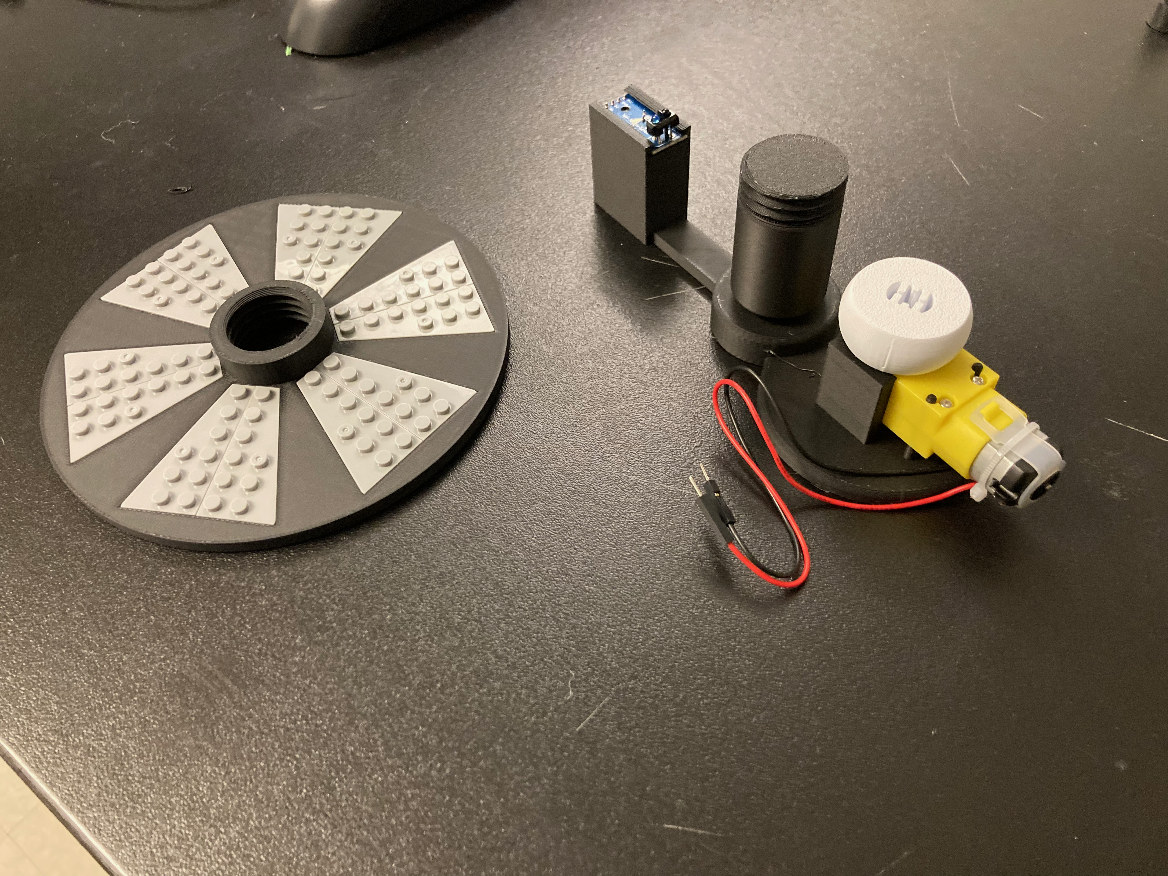 Microtrope modular LEGO disc and motorized base